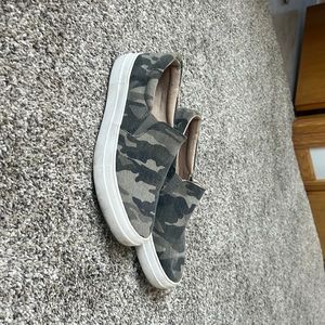 Womens soda slip on shoes - camo - very comfortable